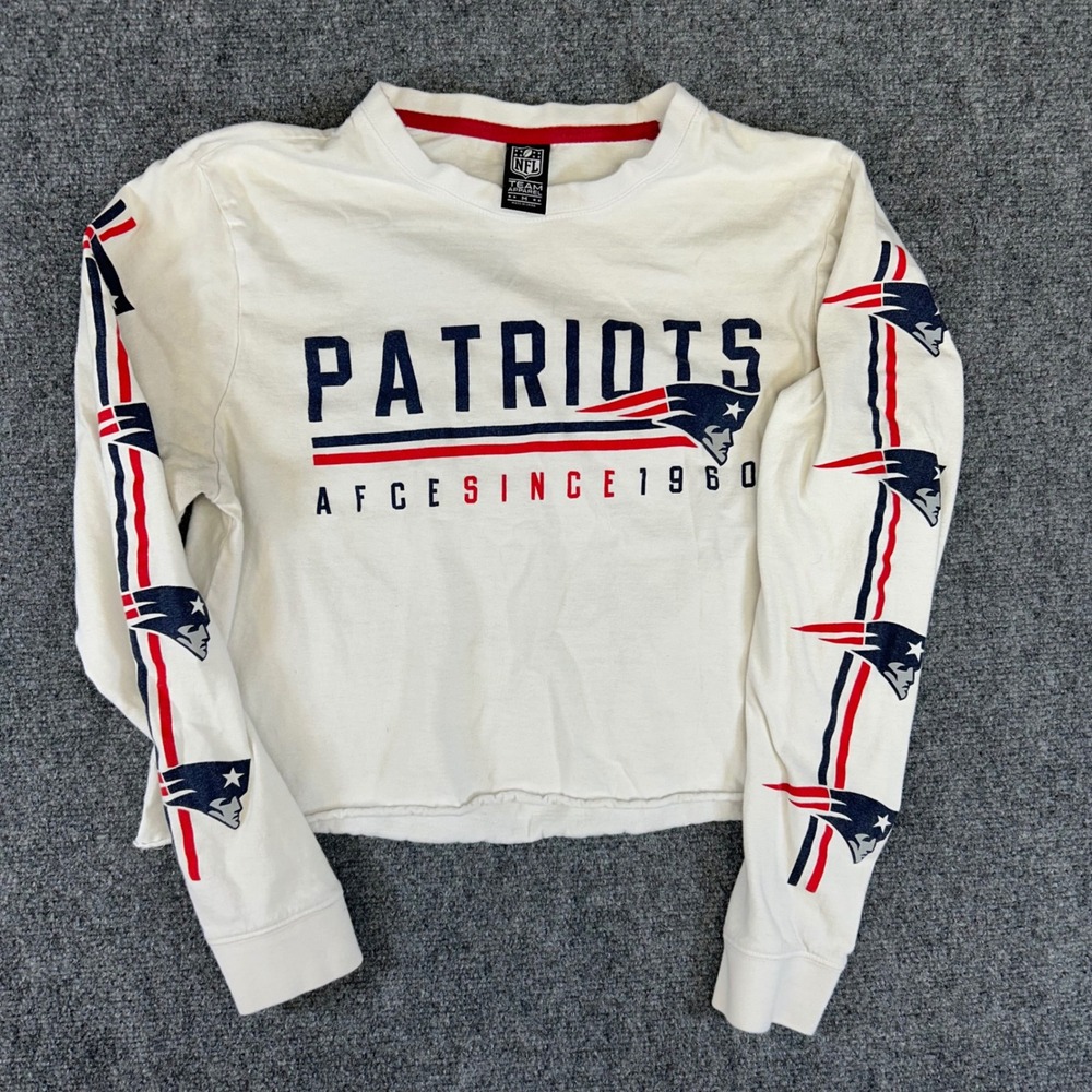 NFL Team Apparel New England Patriots Cropped Long Sleeve T-Shirt Cream Medium - Picture 1 of 6